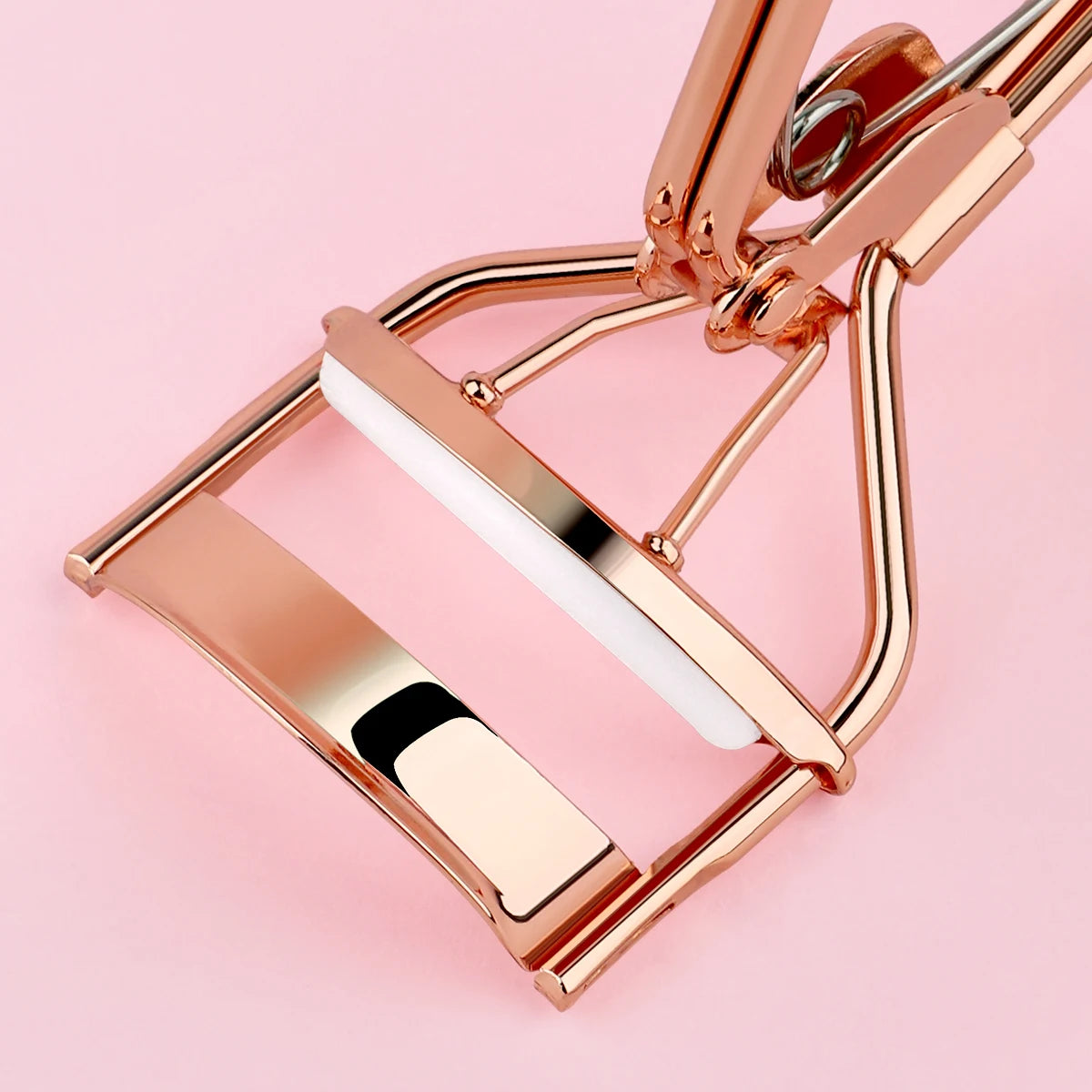A Curly Long-Lasting Eyelash Clip with 15 Silicone Replacement Pads, Made with Eye Makeup, the Perfect Gift for Women